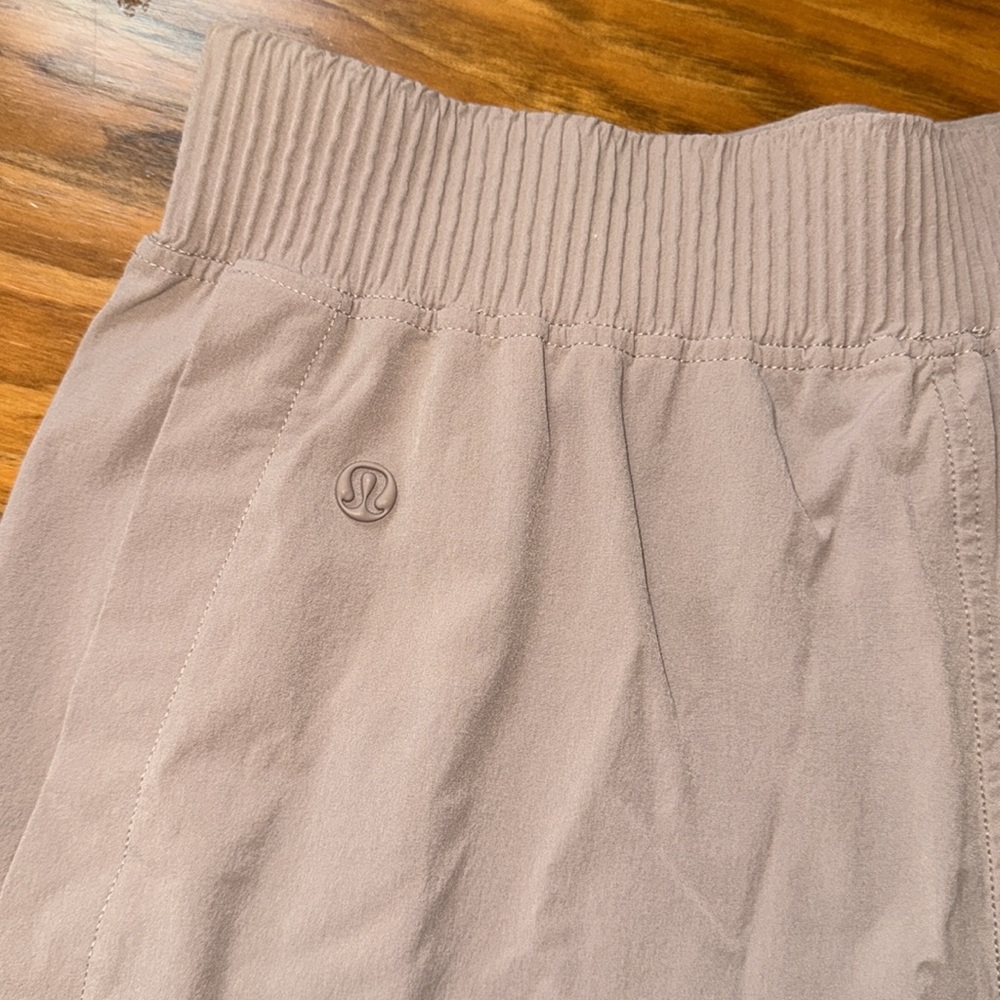 Lululemon Women's Relaxed-Fit High-Rise Shorts - taupetastic, size Medium - Picture 3 of 4